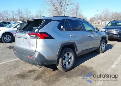 2020 Toyota Rav4 Xle z USA, uszkodzony, nr VIN 2T3W1RFV1LC052172
